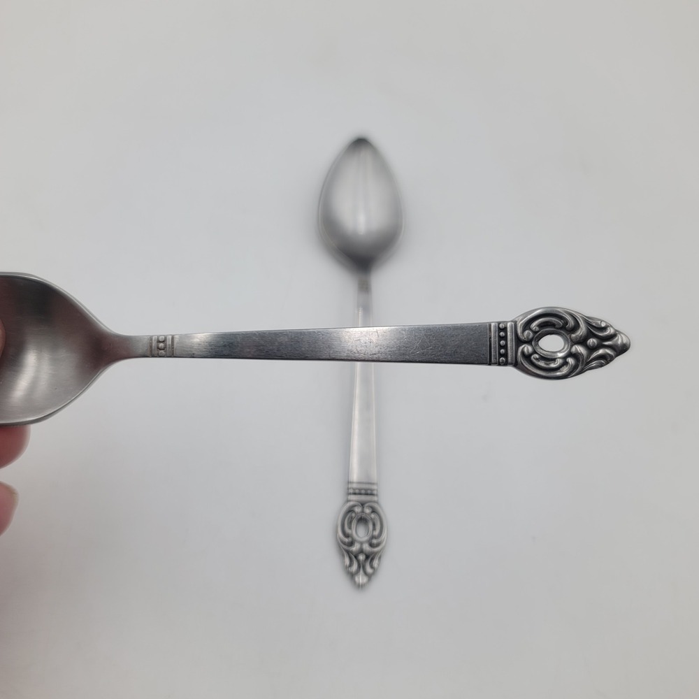 2pc Oneida 1881 Rogers Danish Court Stainless Teaspoons Pierced Handle